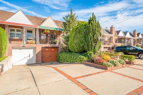 86 77th Ave, Glendale, NY, 11385-7710 | Card Image