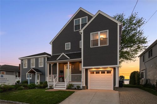 53 White Ave, Riverside, RI, 02915-3522 | Card Image