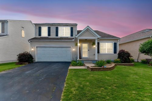 807 Holly Farms Dr, Blacklick, OH, 43004-8817 | Card Image