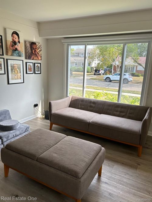 31915 Lamar Dr, Farmington, MI, 48336-2423 | Card Image