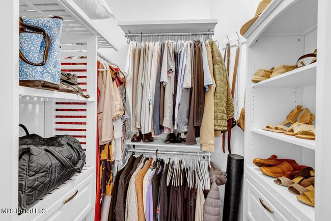 Primary Closet | Image 23