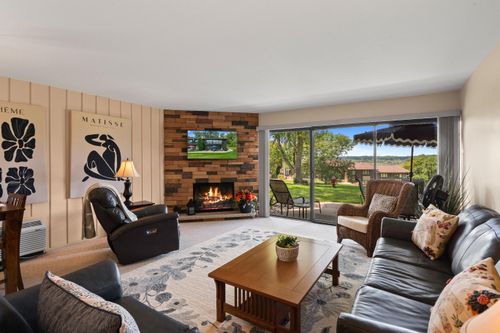 82-07 Red Chimney Rd, Geneva, WI, 53147 | Card Image