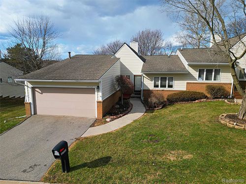 37-35132 Meadow Ln, Farmington Hills, MI, 48335-2534 | Card Image