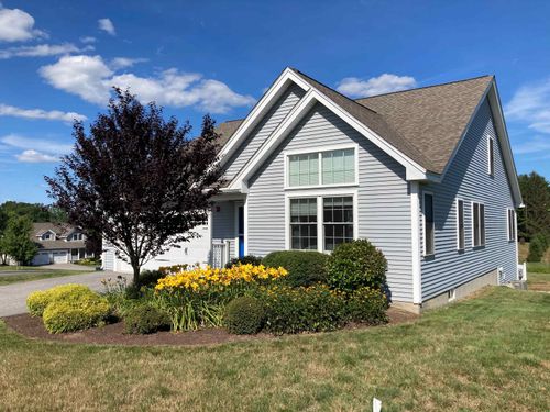 11 Three Ponds Dr, Brentwood, NH, 03833-6658 | Card Image