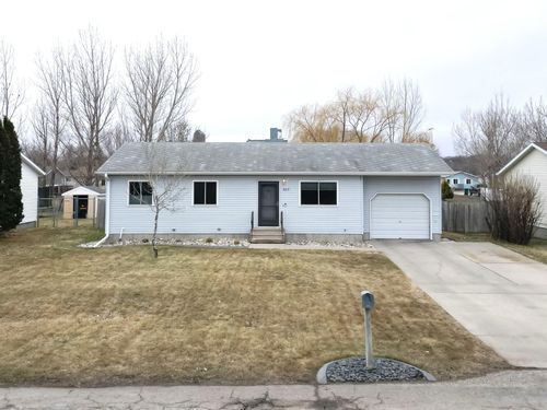 205 4th St E, Horace, ND, 58047-4621 | Card Image