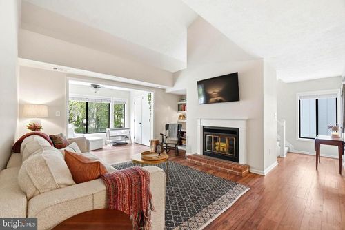 2263 Hunters Run Dr, RESTON, VA, 20191-2833 | Card Image