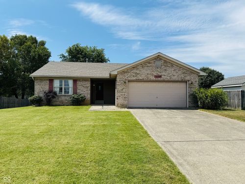 1018 Stonelilly Dr, Jeffersonville, IN, 47130-8472 | Card Image