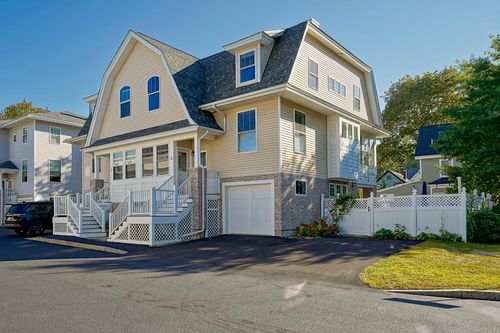 8-5 Old Parish Way, Portsmouth, NH, 03801-7902 | Card Image