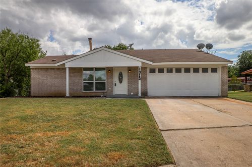 1313 S San Saba St, Grand Prairie, TX, 75052-5471 | Card Image