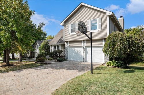 3665 Sw Kimstin Cir, Blue Springs, MO, 64015-4573 | Card Image