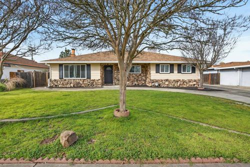 2005 Woodstock Way, Sacramento, CA, 95825 | Card Image