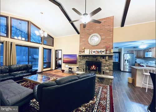 149 Livingston Ln, Gouldsboro, PA, 18424-8989 | Card Image