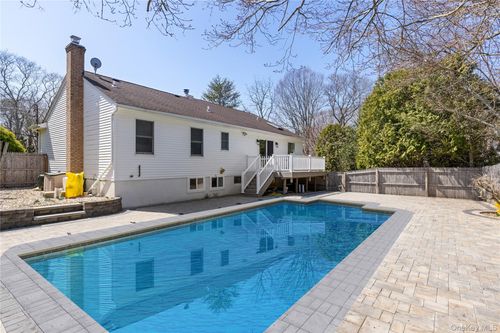 52 Summit Dr, Calverton, NY, 11933-1218 | Card Image