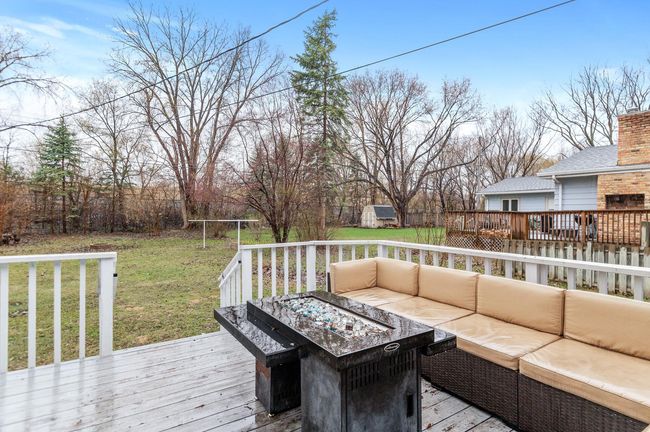 Two tiered deck over looking a huge backyard! | Image 26