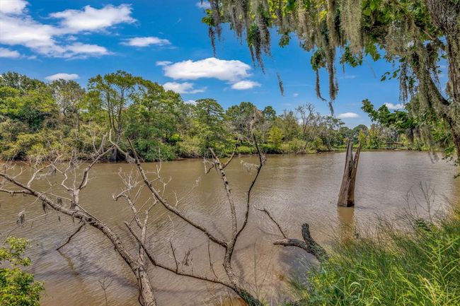 250 County Road 498, Home with 3 bedrooms, 2 bathrooms and 6 parking in Sweeny TX | Image 6
