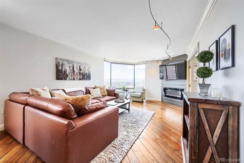 3001-1625 Larimer St, Denver, CO, 80202-1539 | Card Image
