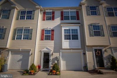 542 S Carlisle Street, Townhouse with 3 bedrooms, 2 bathrooms and null parking in GREENCASTLE PA | Image 2