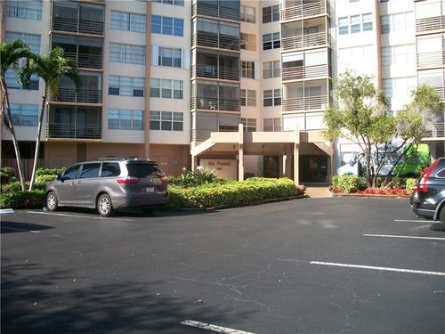 311-900 Saint Charles Place, Pembroke Pines, FL, 33026 | Card Image