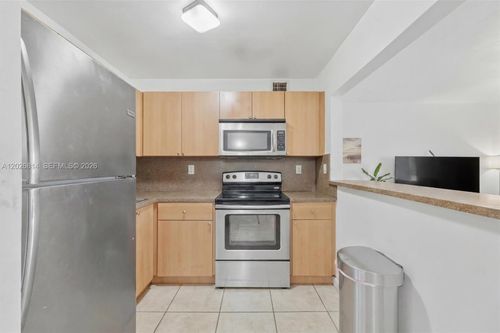 u4-9445 Sw 76th St, Miami, FL, 33173-3381 | Card Image