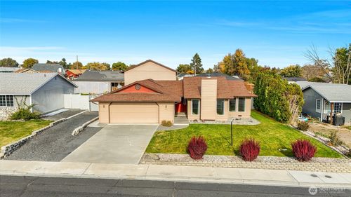 319 N Grape Dr, Moses Lake, WA, 98837-1675 | Card Image