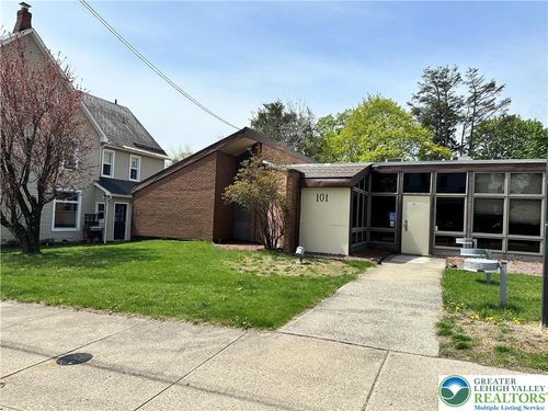 101 S Schanck Ave, Pen Argyl, PA, 18072-1667 | Card Image