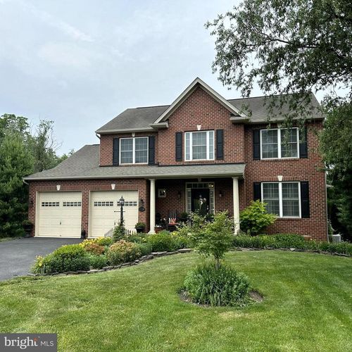 1736 Carrera Dr, Chambersburg, PA, 17202-8401 | Card Image