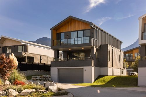 2943 Huckleberry Dr, Squamish, BC, V8B1B2 | Card Image