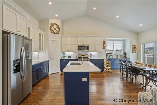 2200 Arrowleaf Dr, Cheyenne, WY, 82007-3782 | Card Image