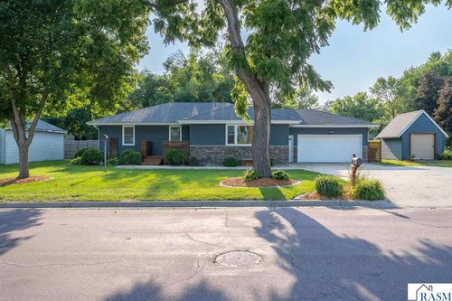 914 N 5th St, Saint Peter, MN, 56082-1827 | Card Image