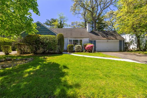 70 Whitehall Rd, Rockville Centre, NY, 11570-3246 | Card Image