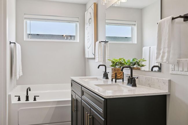 641 Village Dr, Townhouse with 4 bedrooms, 4 bathrooms and null parking in New Brighton MN | Image 25