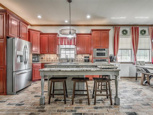 10711 Crystal Creek Dr, House other with 5 bedrooms, 3 bathrooms and null parking in Mustang OK | Image 4