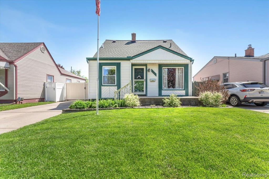 21st St, Wyandotte, MI 48192