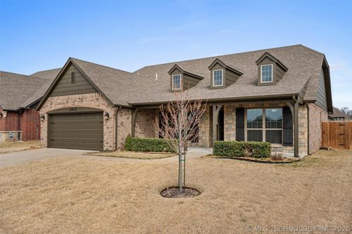 1910 Roman St, Bartlesville, OK, 74006-6379 | Card Image