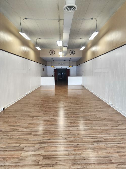 b-215 N Travis St, Sherman, TX, 75090-5922 | Card Image