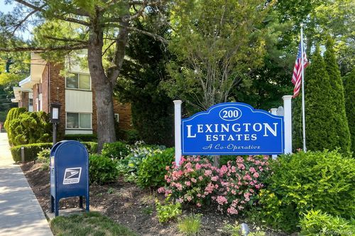 8b-200 Lexington Ave, Oyster Bay, NY, 11771-2116 | Card Image
