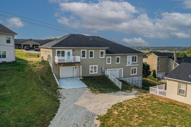 1828 Pinnacle Pt, Condo with 3 bedrooms, 2 bathrooms and null parking in HOLTS SUMMIT MO | Image 34