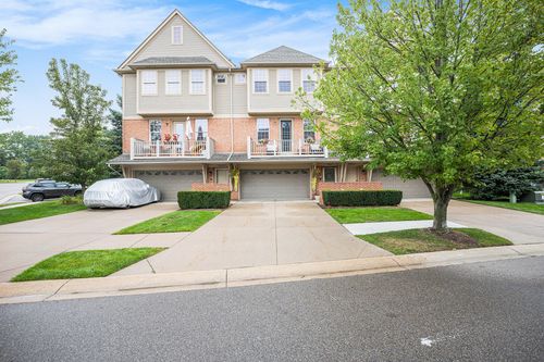 56607 Long Island Dr, Shelby Twp, MI, 48316-5740 | Card Image
