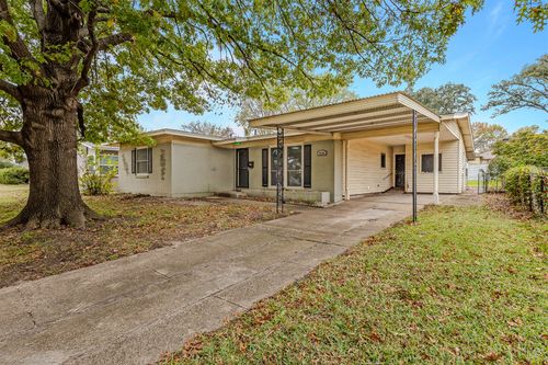 9745 Ash Creek Dr, Dallas, TX, 75228-3601 | Card Image