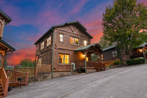 820 Great Smoky Way, Gatlinburg, TN, 37738 | Card Image