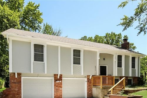 6471 Delta Ave, Kansas City, MO, 64151-2204 | Card Image