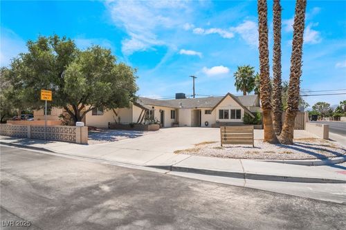1700 Ivanhoe Way, Las Vegas, NV, 89102-4426 | Card Image
