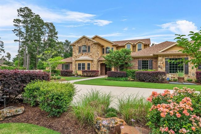 Extensive landscaping | Image 4