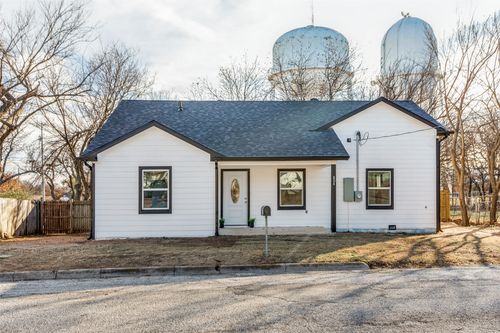 804 Lively St, Bowie, TX, 76230-4112 | Card Image