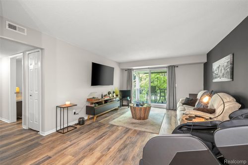 35916 Ann Arbor Trl, Livonia, MI, 48150-3556 | Card Image