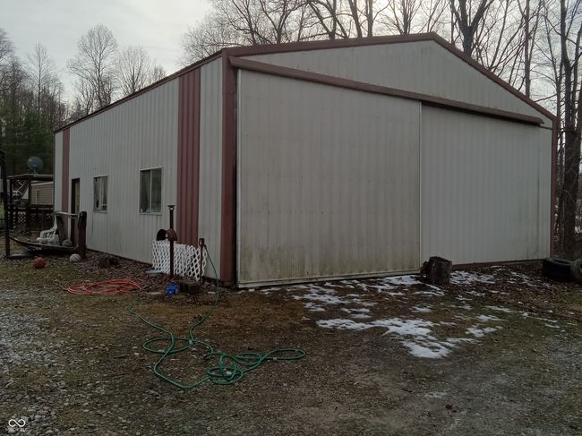 Large pole barn | Image 15