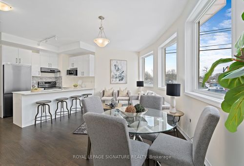 2 Curlew Dr, North York, ON, M3A0A8 | Card Image