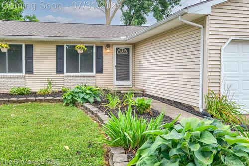 5010 Spring Well Ln, Grand Blanc, MI, 48439-4236 | Card Image
