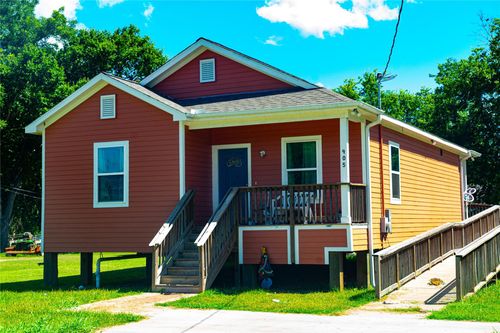 905 W Burleson St, Wharton, TX, 77488-5303 | Card Image