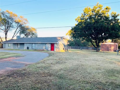 208 S 3rd St, Sayre, OK, 73662-3006 | Card Image